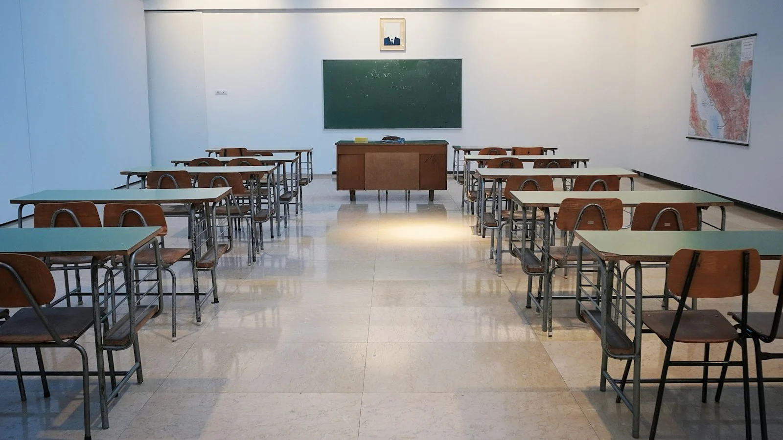 Uniforma școlară obligatorie: proiectul a primit raport favorabil, dar nu este lege