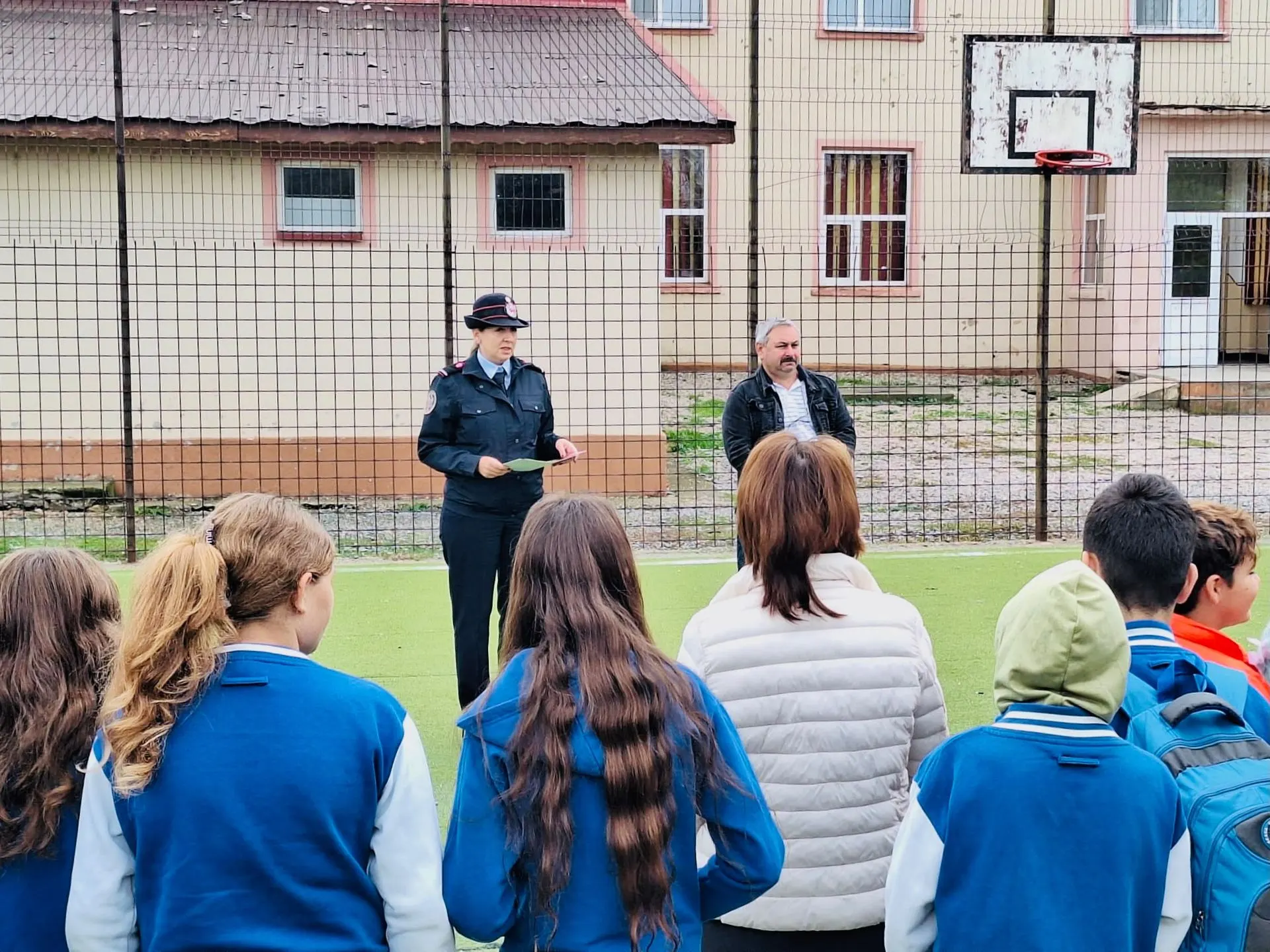 Răsuceni: exerciții de evacuare cu aproximativ 130 de elevi și cadre